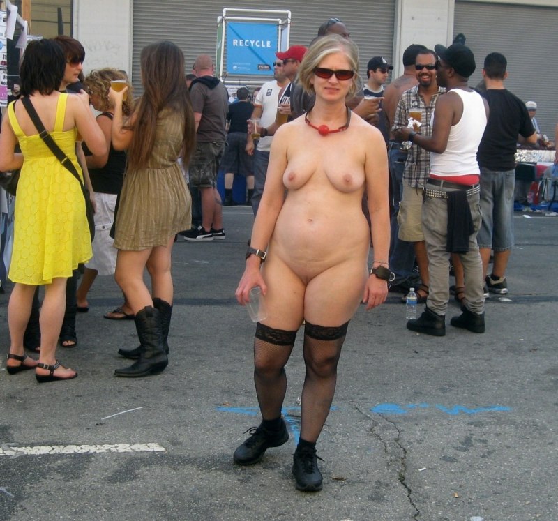 Женский парад обнаженка