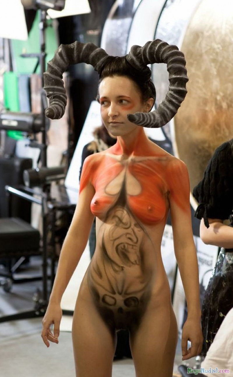 Эротический бодиарт футбол