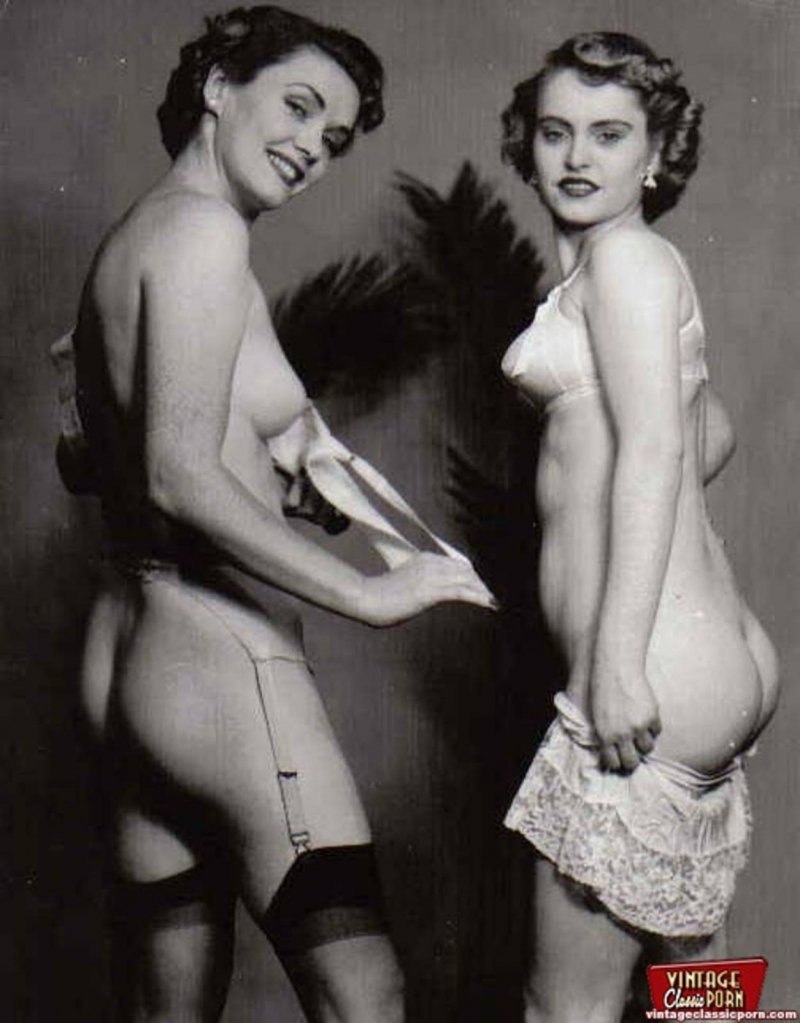 Взрослые женщины ню ретро