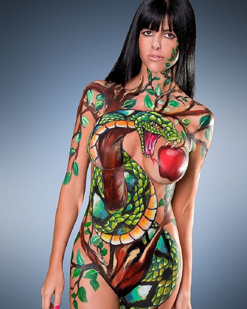 Бодиарт на женском теле