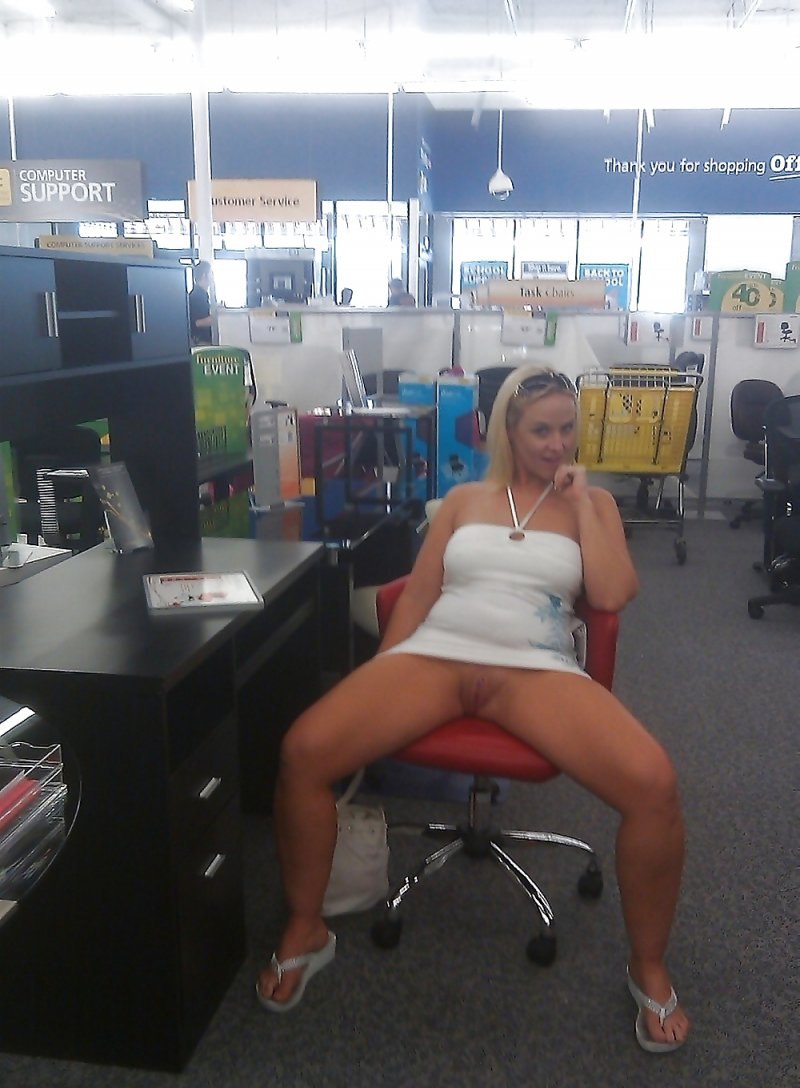 В офисе без трусиков частное