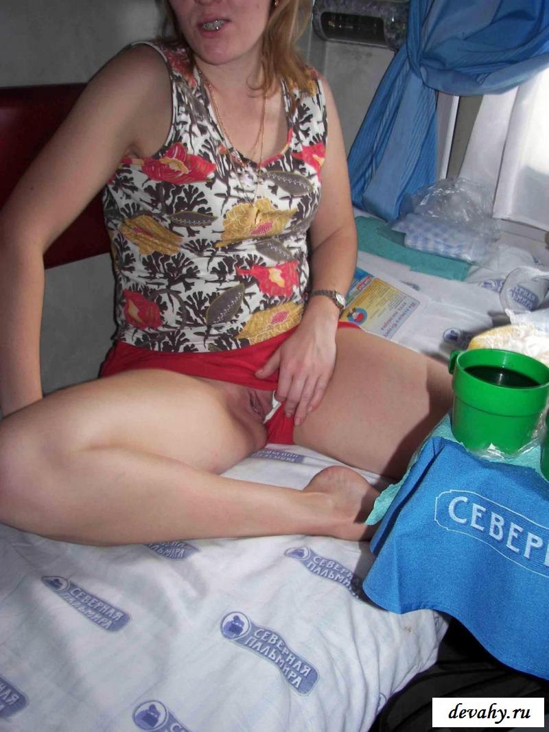 Мастурбация женщины в поезде