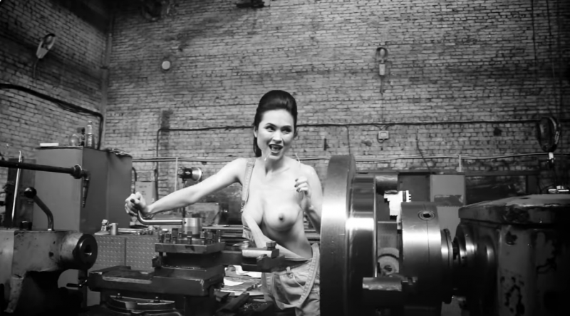 Эротические девушки на стройке