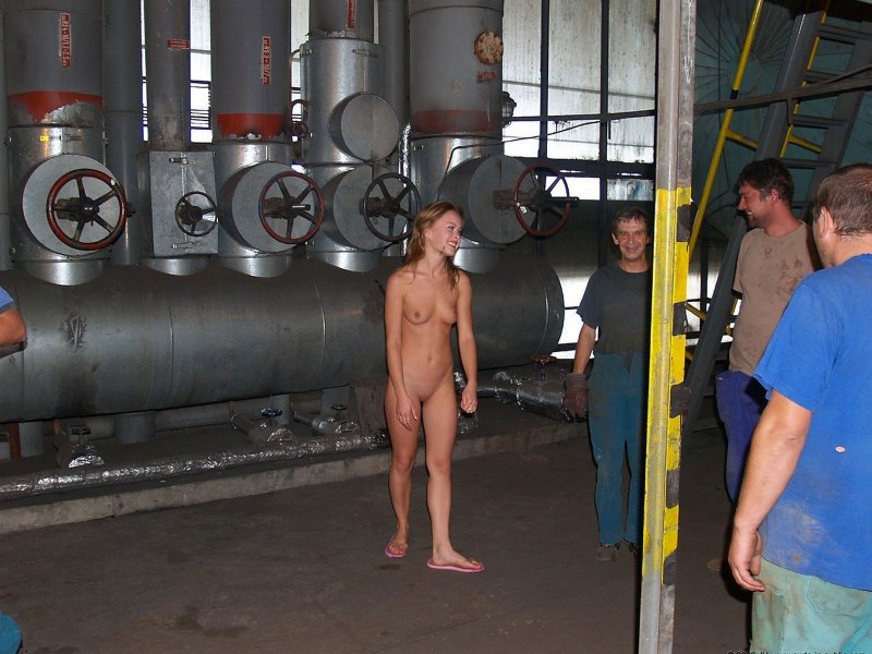 Silvia Saint голая на заводе