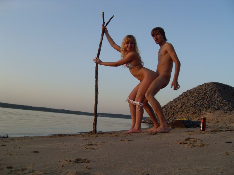 Голая женщина на море Любительское