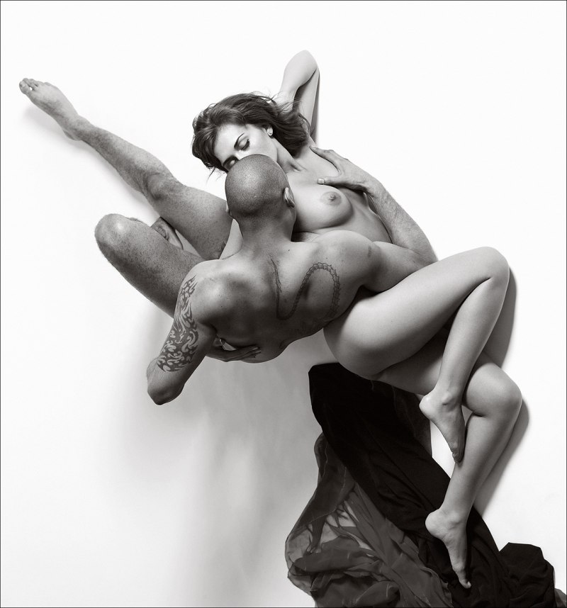 Готические скульптуры в стиле ню