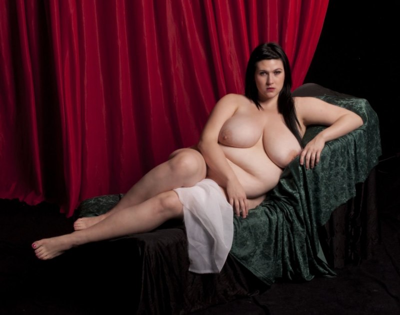 Мишель Мендес плюс сайз ню