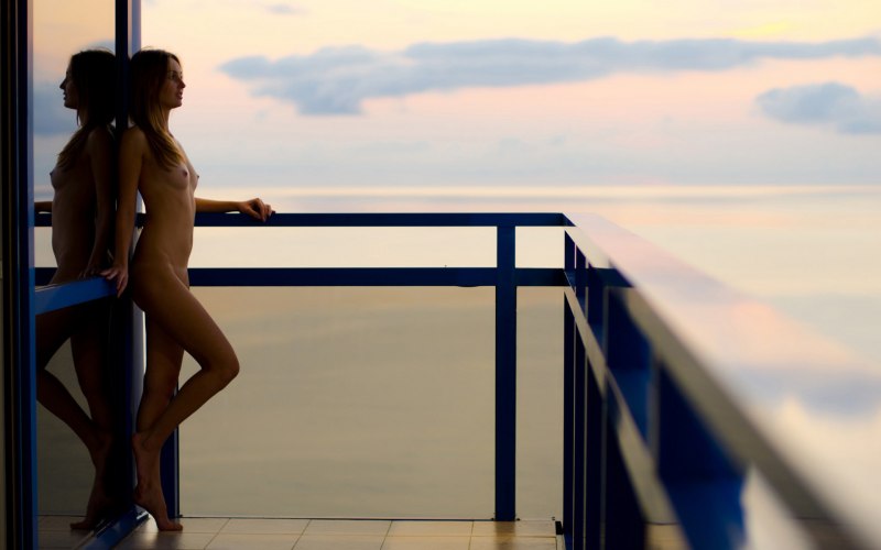 Эротическая фотосессия на балконе