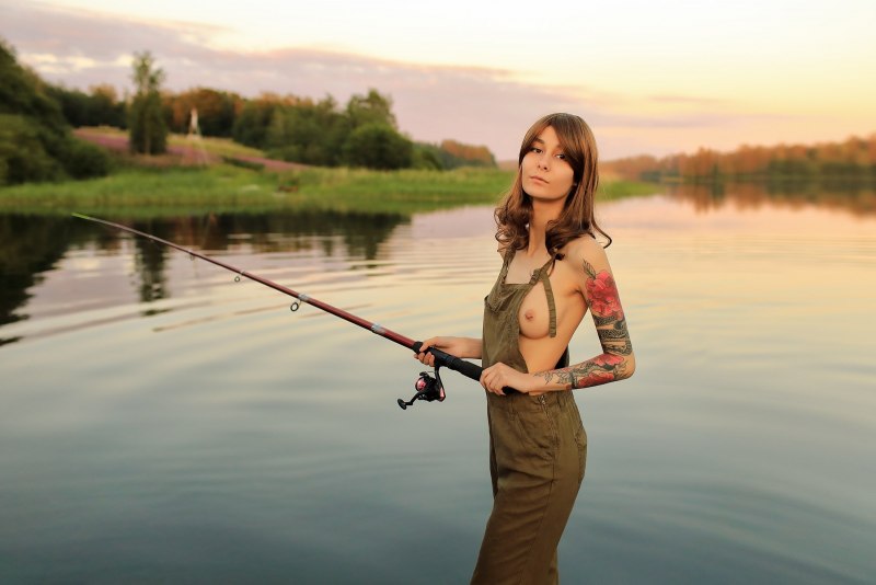 Девочки голые на рыбалке. Лесби