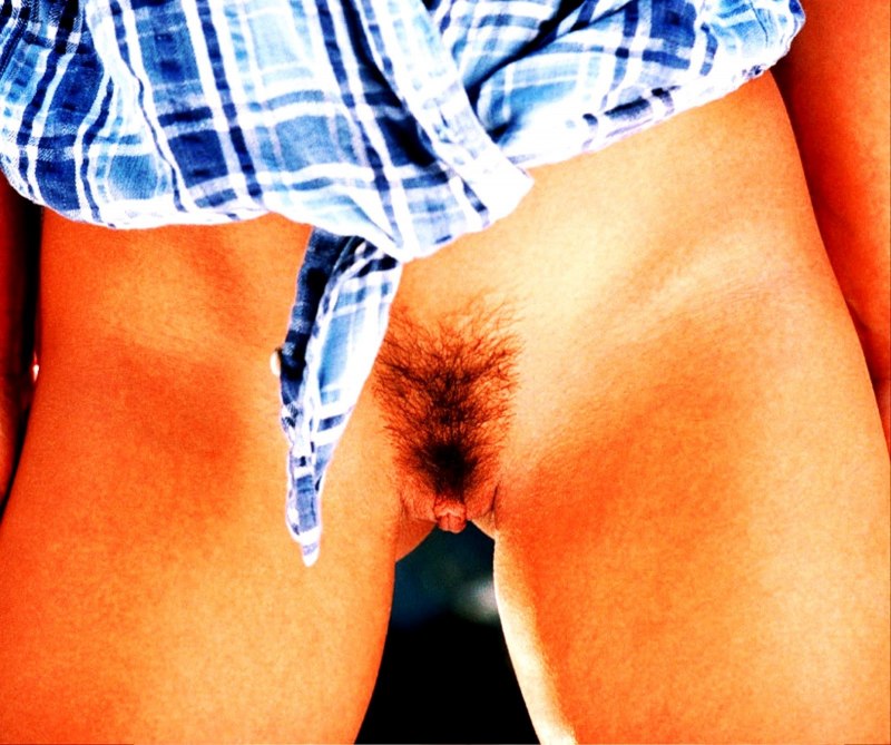 Интимная стрижка под трусиками