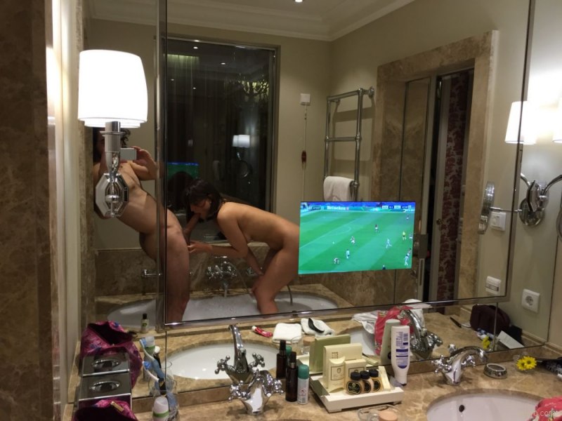 Селфи минета перед зеркалом