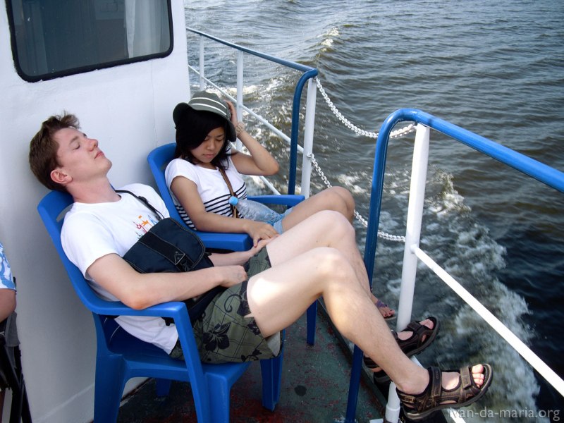 Пьяные на теплоходе