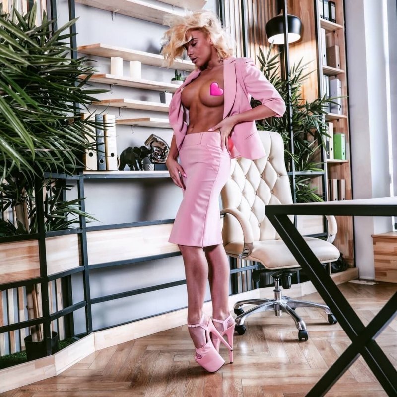 Лара Фрост Реутова