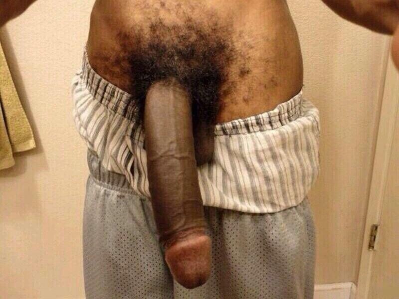 Голый негр с огромным членом