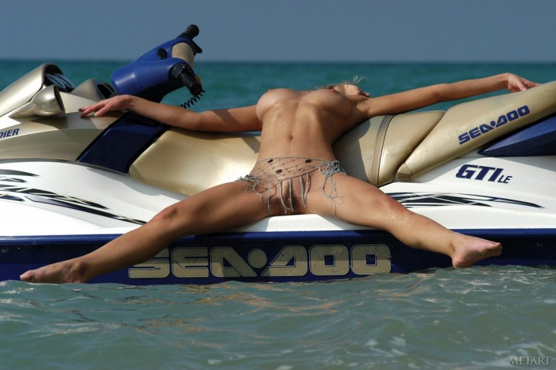 Голые бабы на виндсерфинге