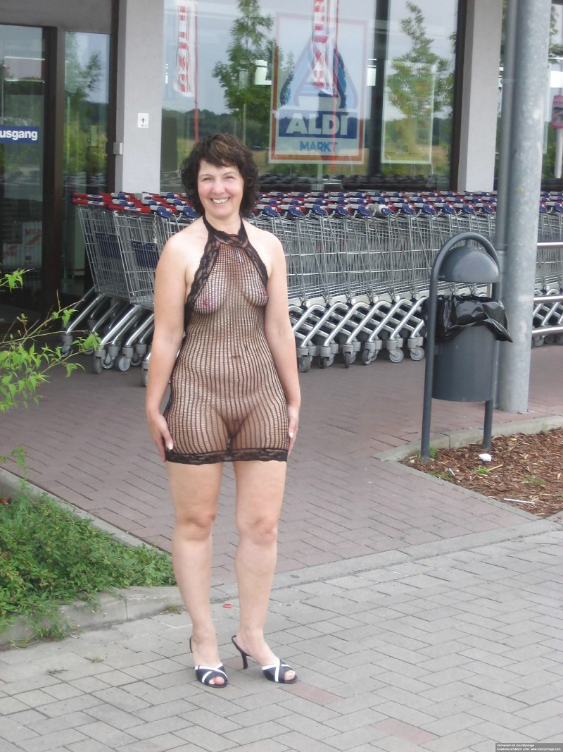 Милфы в прозрачных платьях