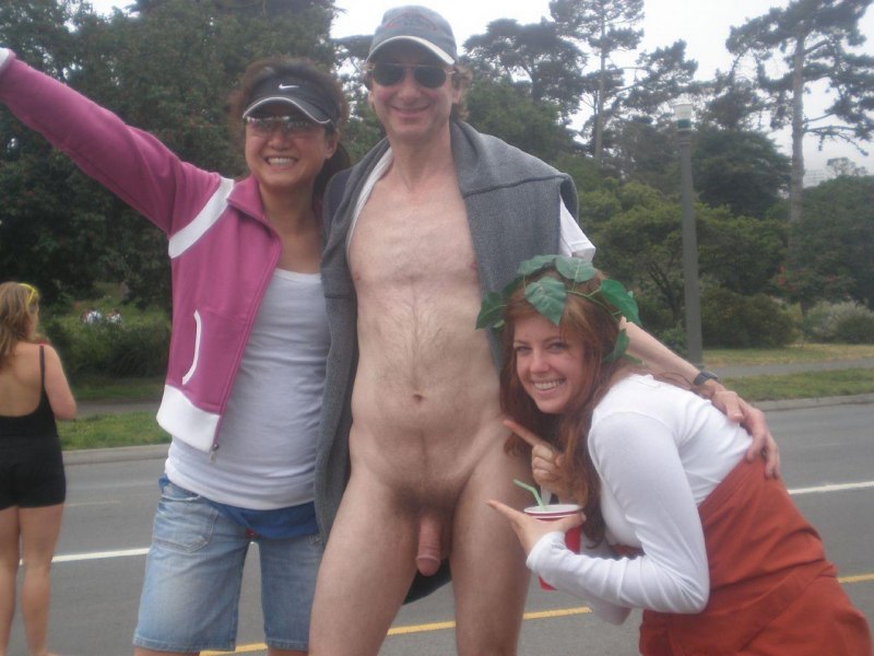 Голые мужчины одетые женщины