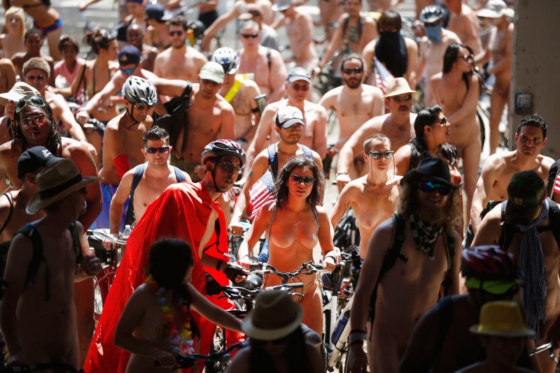 Французы ходят голышом