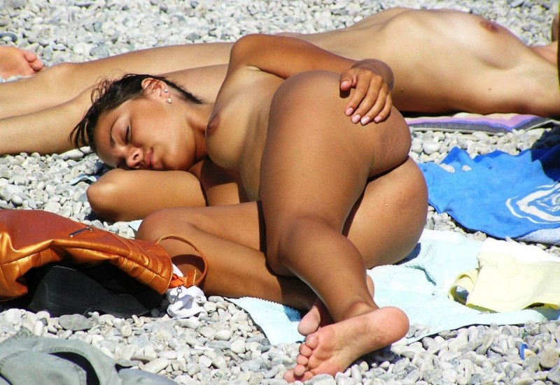 Нудистки подглядывание