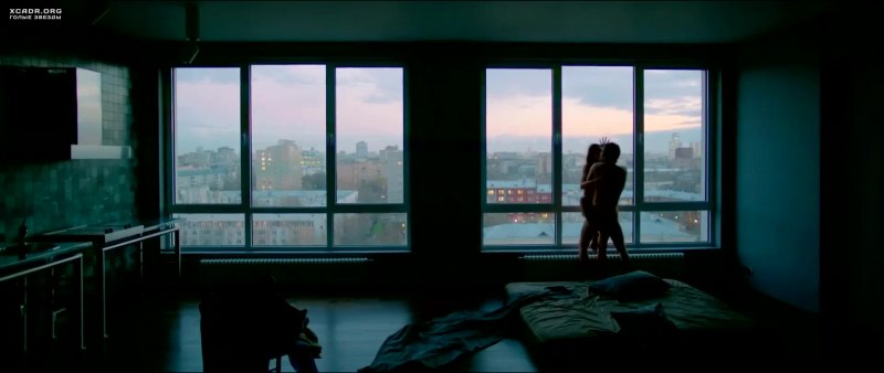 Порнозвезда на балконе