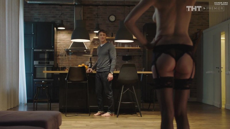 Голые женщины с раздвинутыми ногами