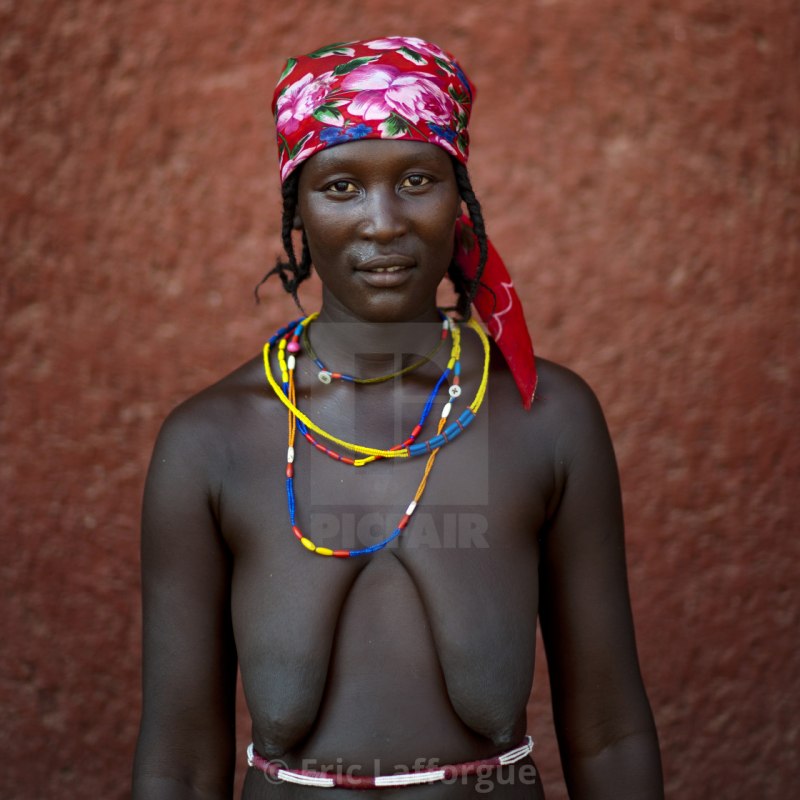 Голые негритянки с обвисшей грудью