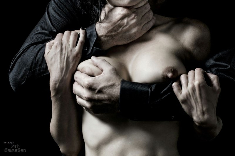 Красивая вагина в темноте