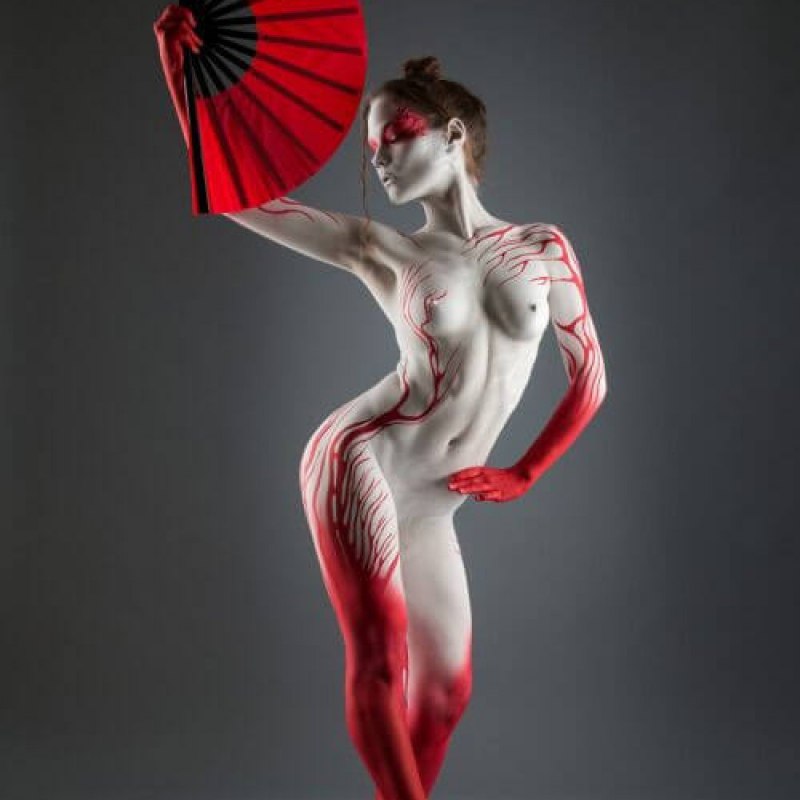 Бодиарт на теле девушек