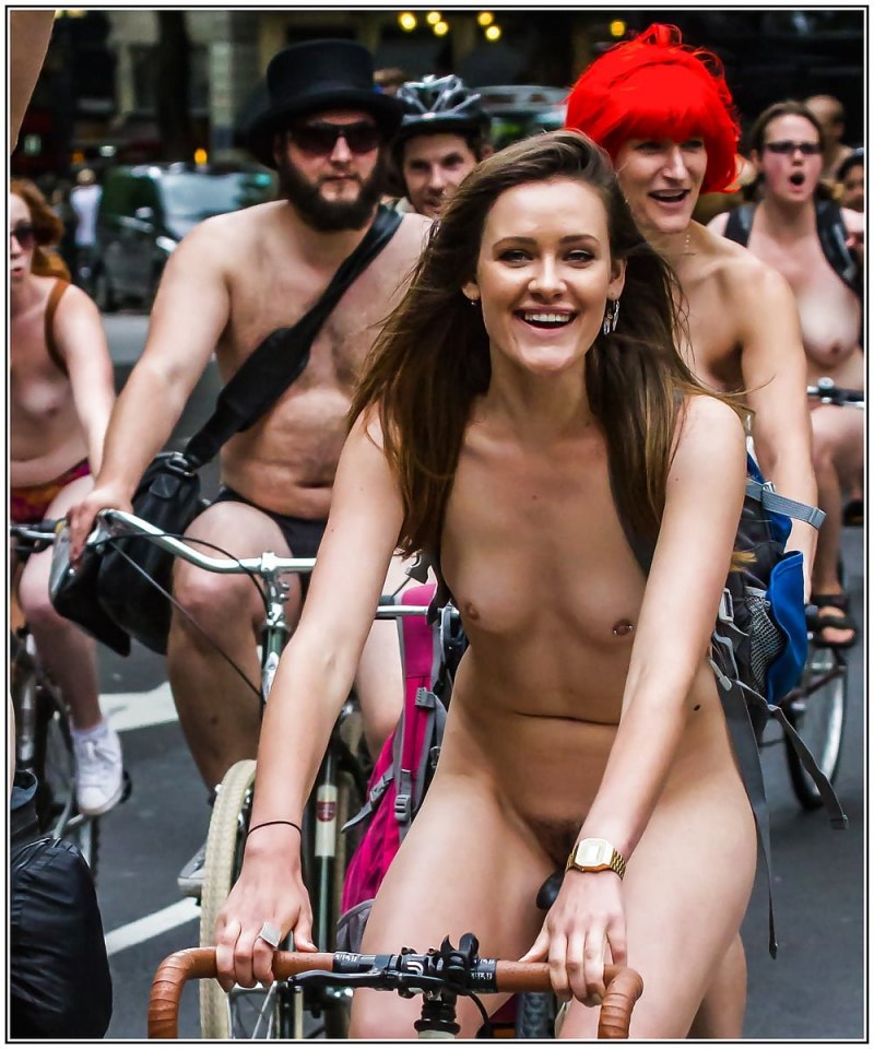 Демонстрация голых женщин