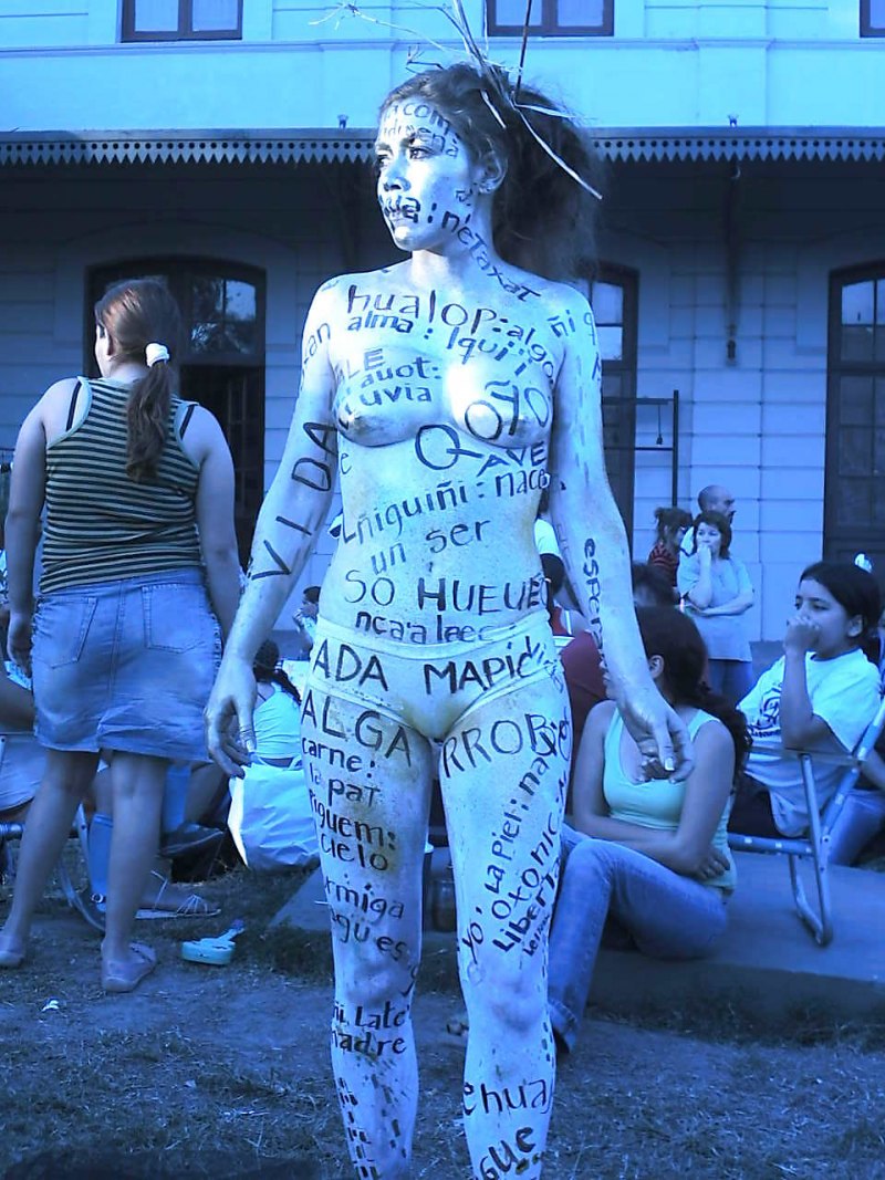 Девушки бодиарт на публике