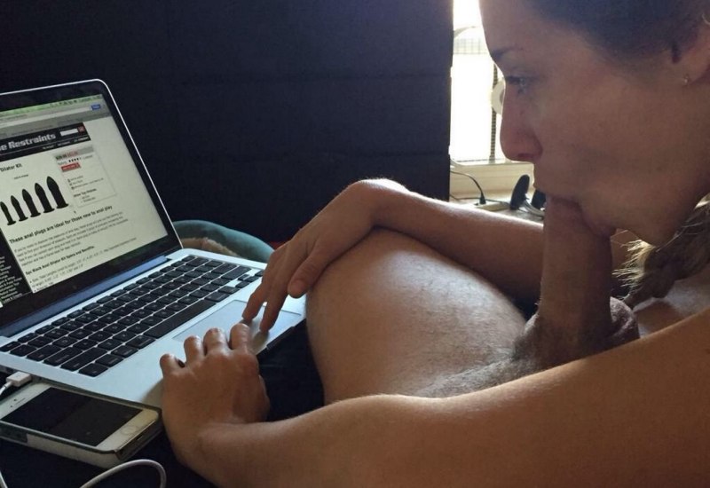 Зрелые голые у компьютера