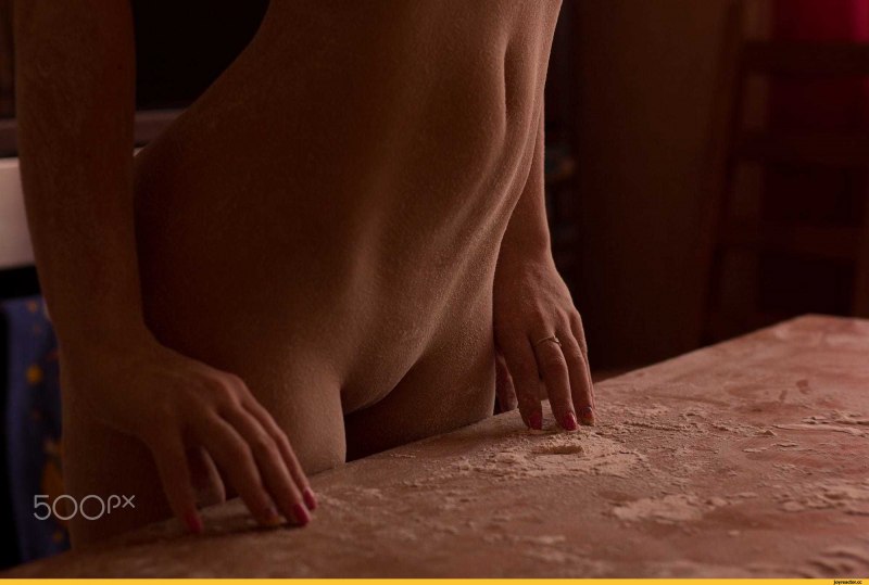 Девушки ню с животиком и бочками