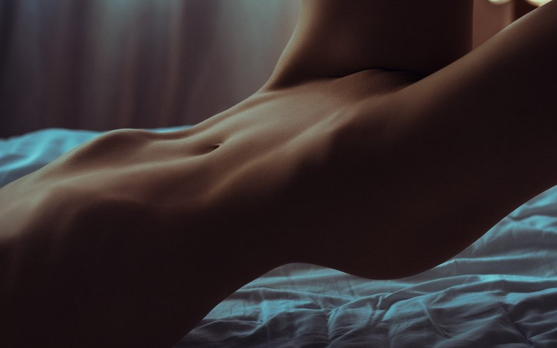 Красивый женский животик и лобок