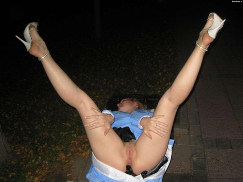 Пьяные девушки без трусов