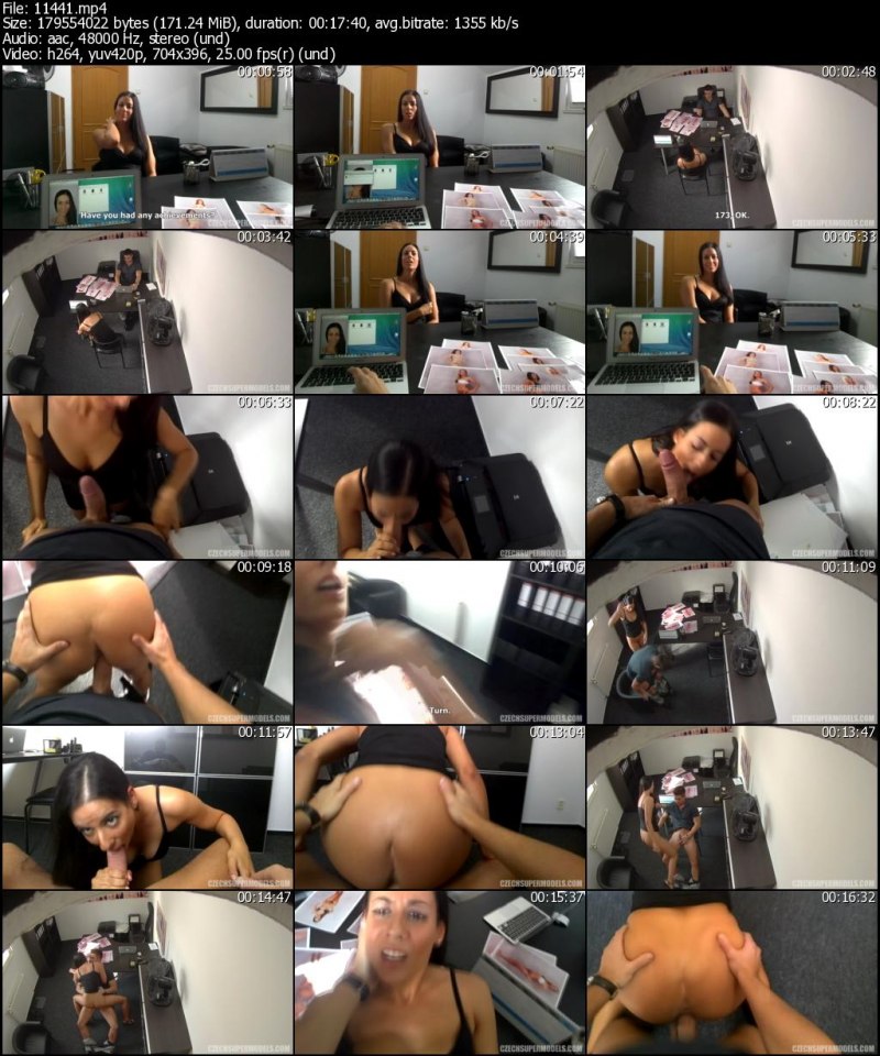 Голые девки в раздевалке