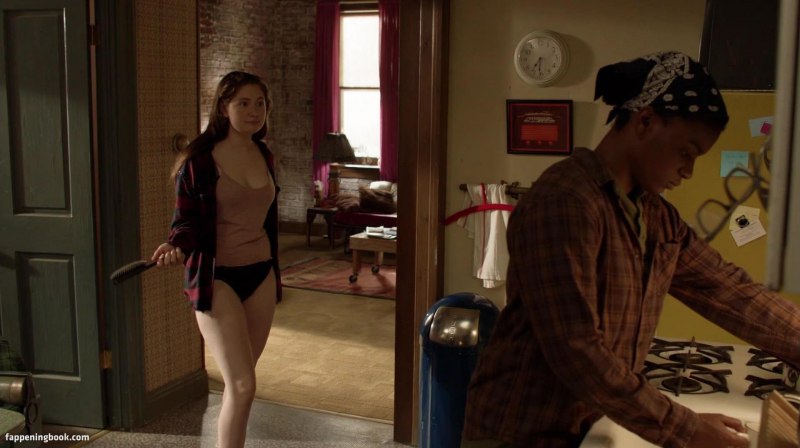 Голая Эмми Россам в сериале