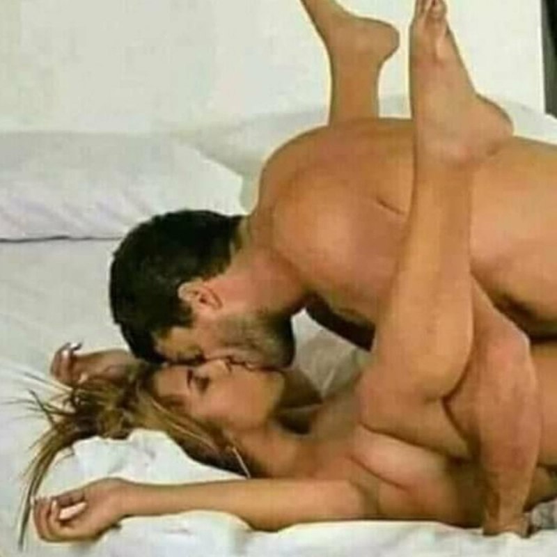 Закинула ноги за голову анал