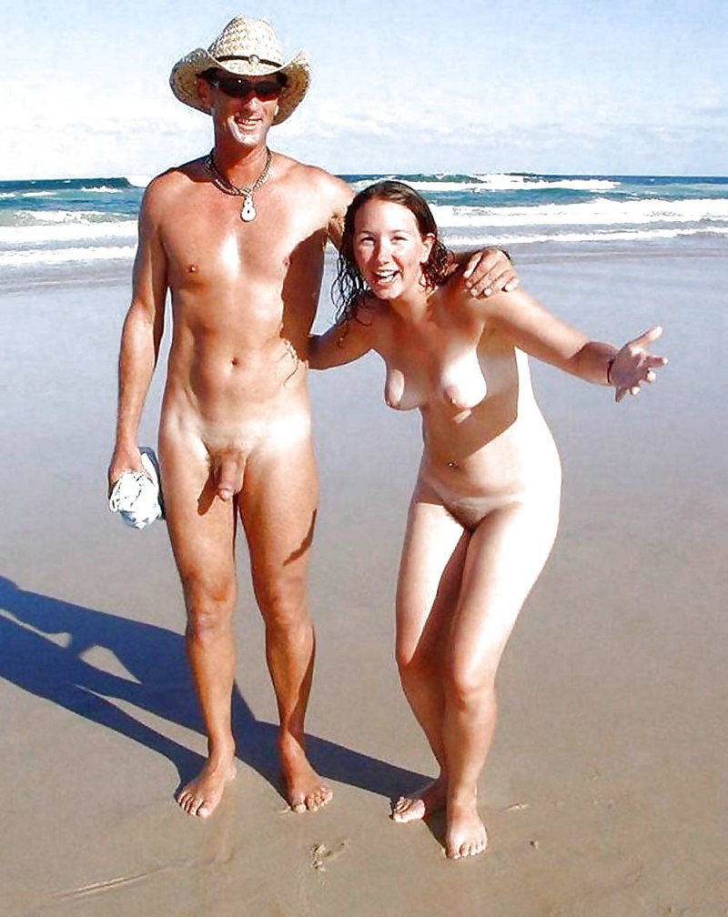 Голые семейные пары на пляже