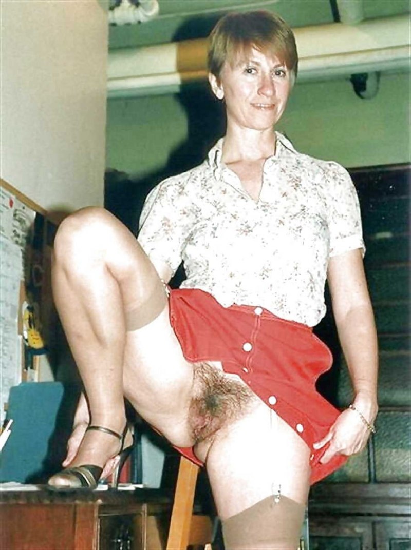 Ретро небритые школьницы.