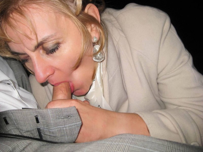 Зрелые минетчицы в одежде