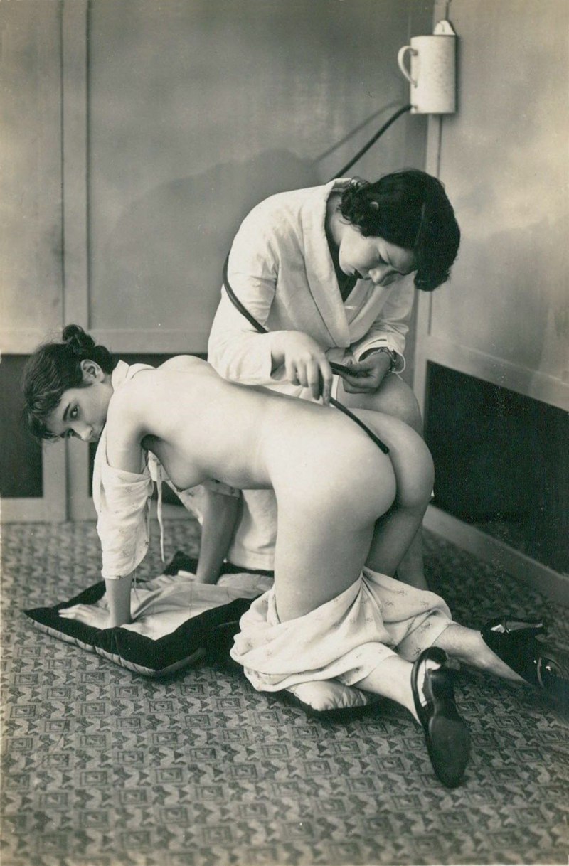 Наказание клизмой ретро