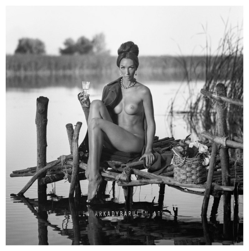 Гимнастка дома ретро ню ню