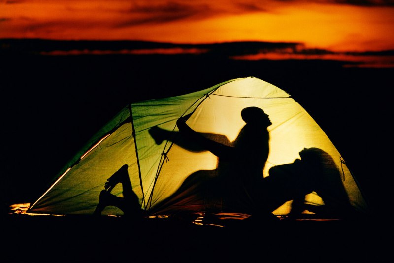 Голая туристка в палатке