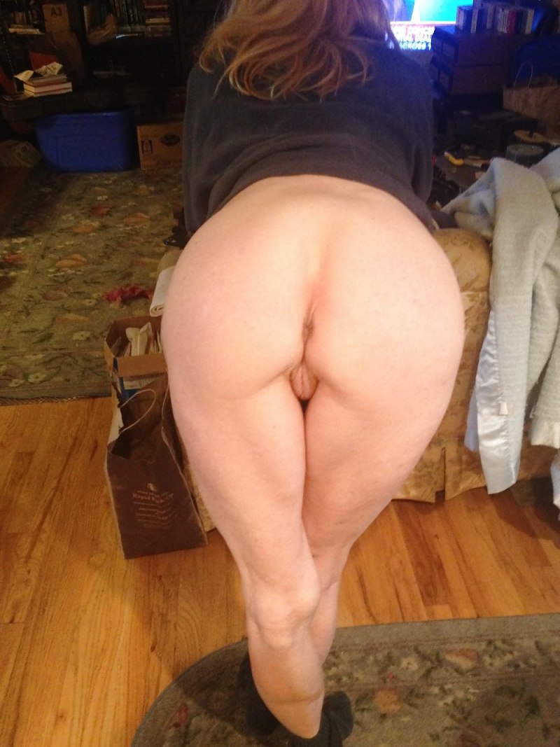 Женские попки без трусиков