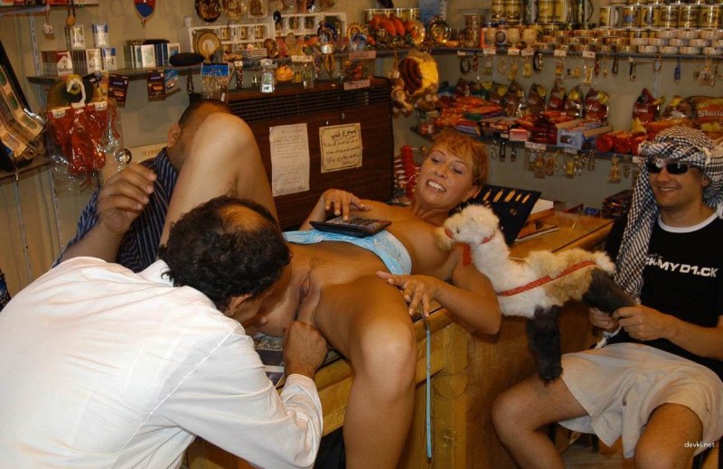 Жена разделась в Египте