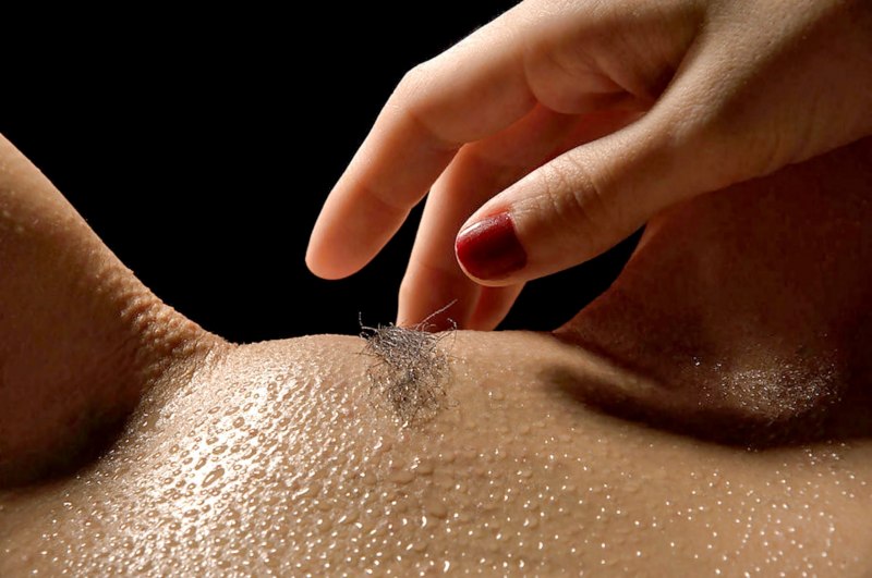 Выпирающий женский лобок