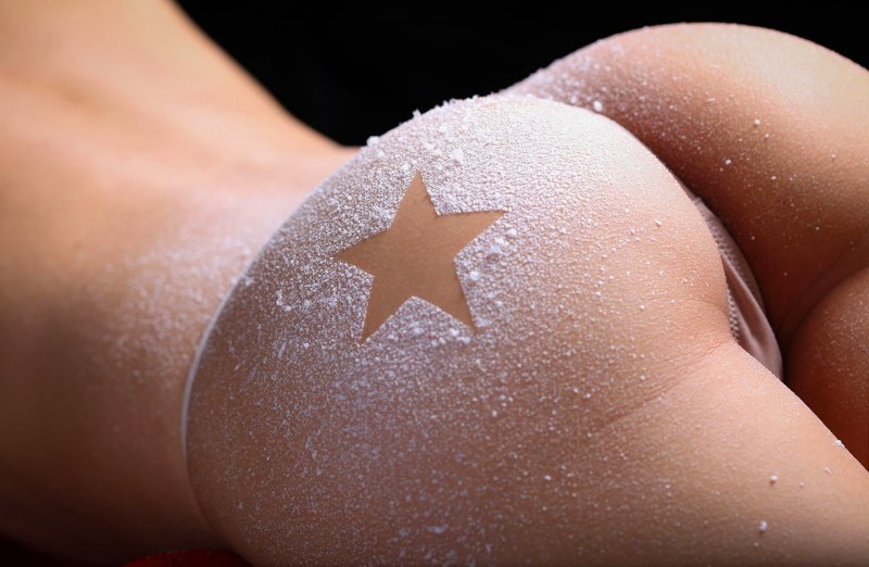 Красивые голые попки в мурашках