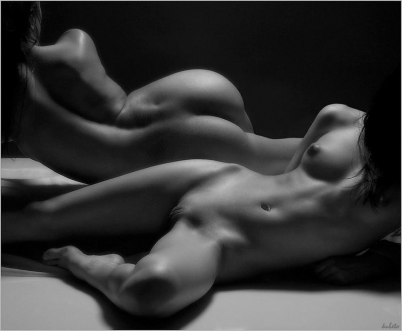 Женское и мужское тело ню