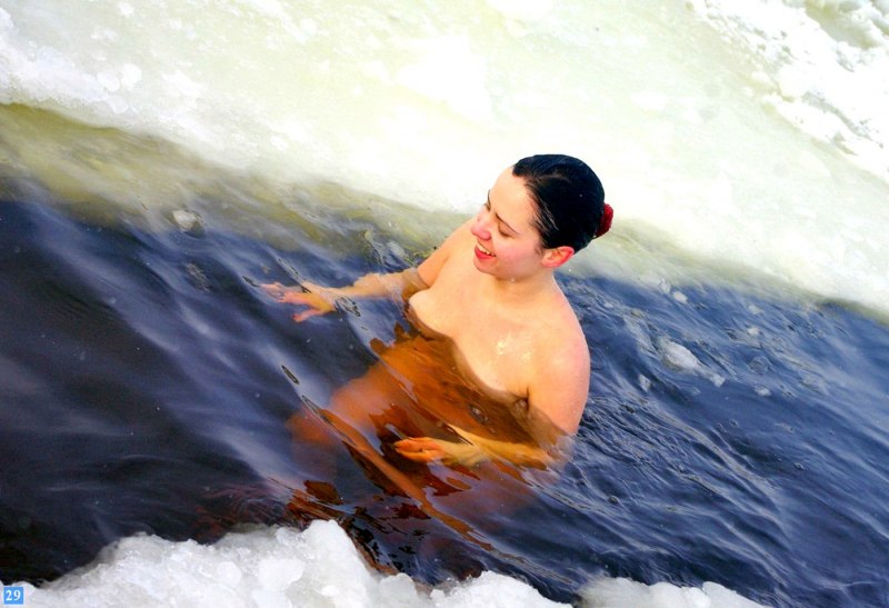 Зимнее купание женщин