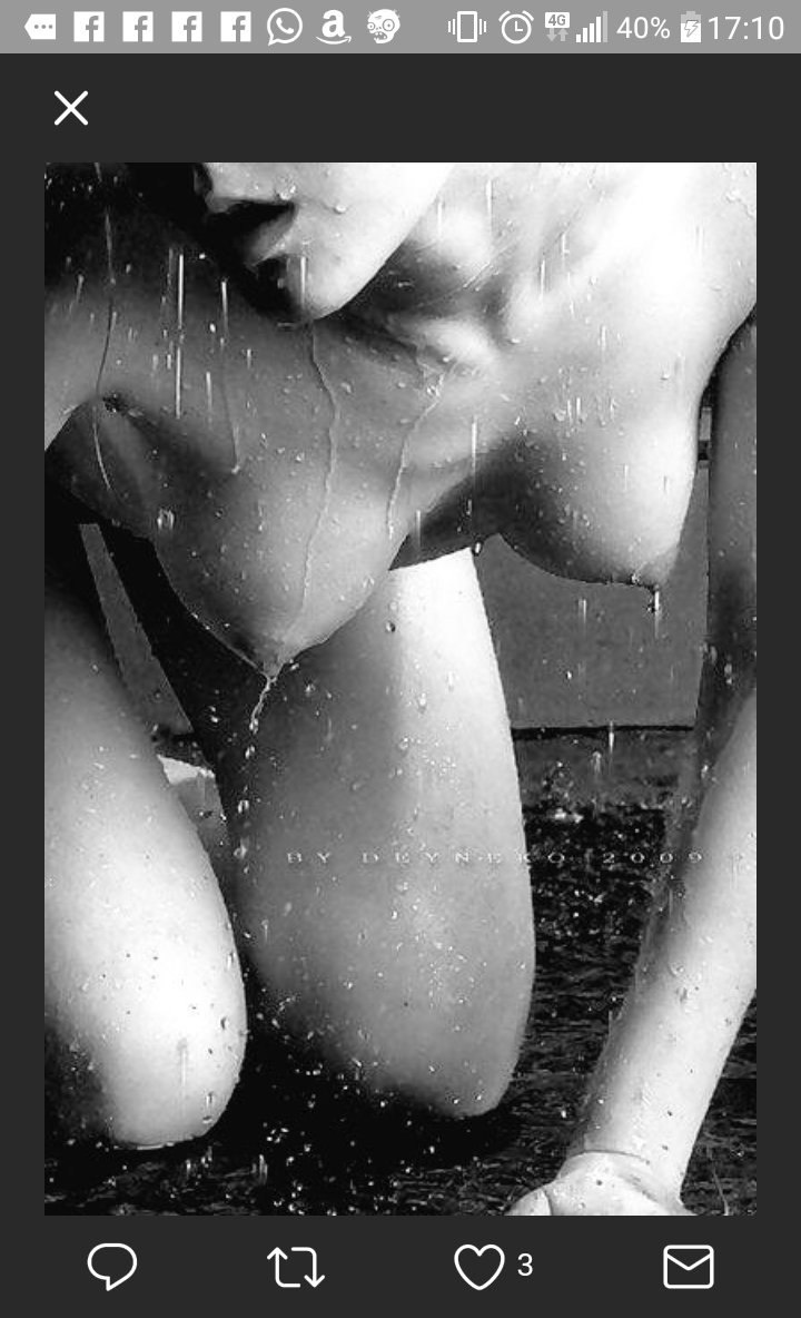 Двое под душем